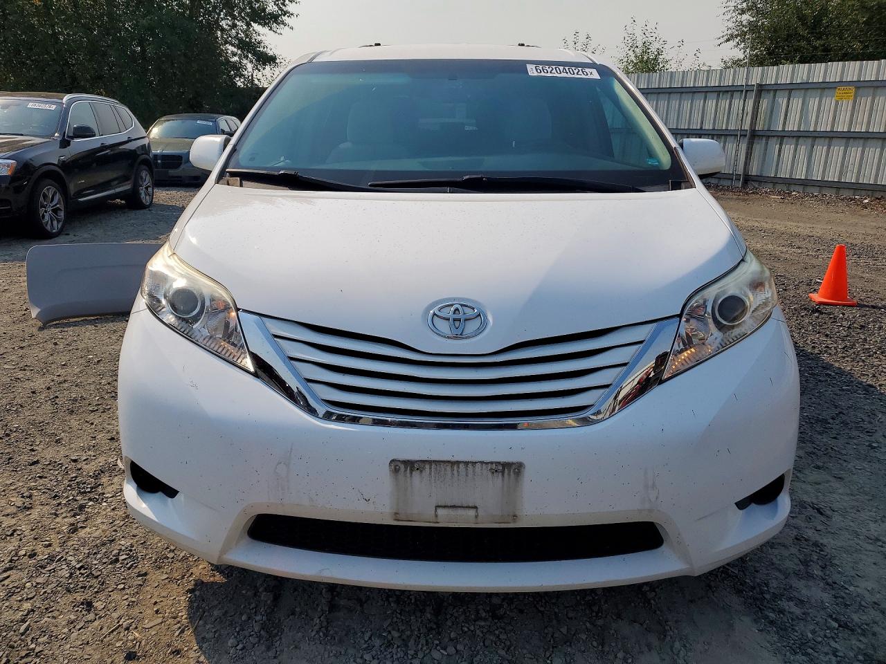 2017 TOYOTA SIENNA LE — снимка 5