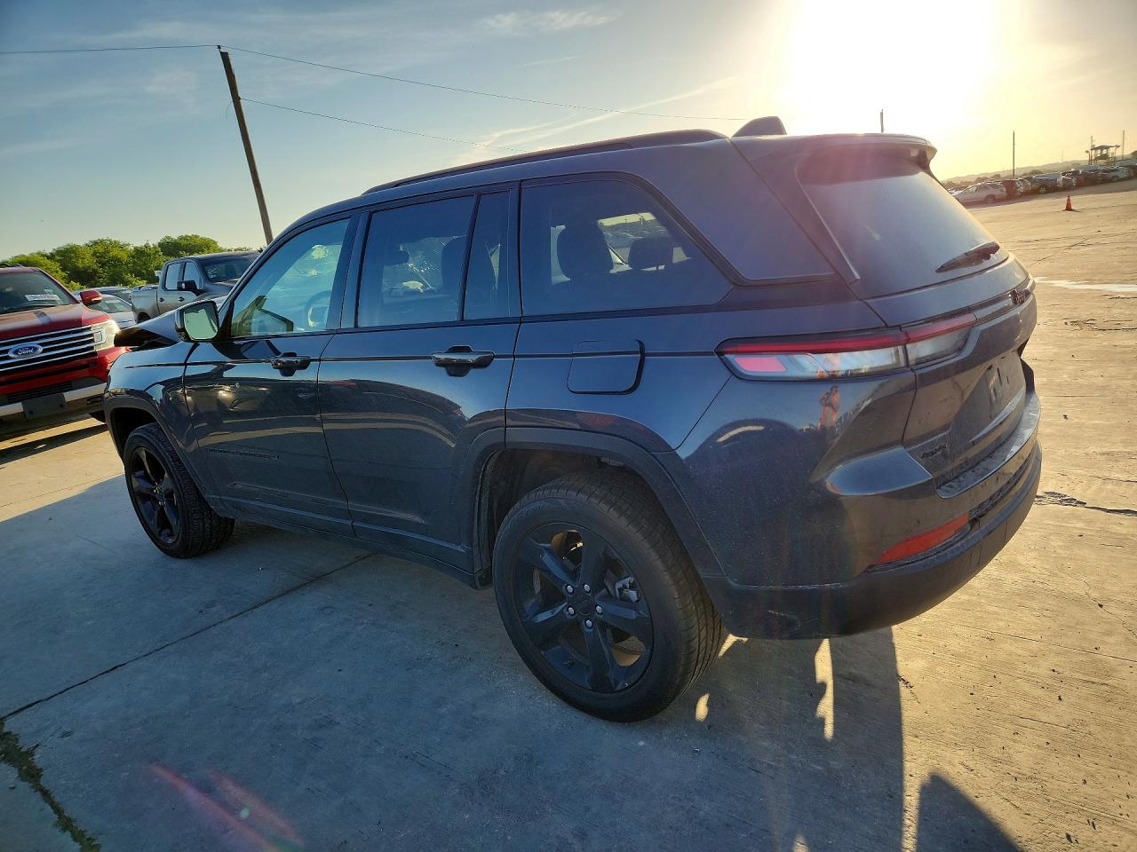 2024 JEEP GRAND CHEROKEE LAREDO — снимка 2