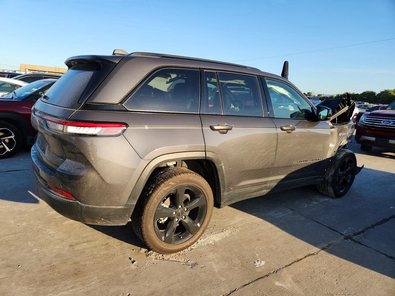 2024 JEEP GRAND CHEROKEE LAREDO — снимка 3