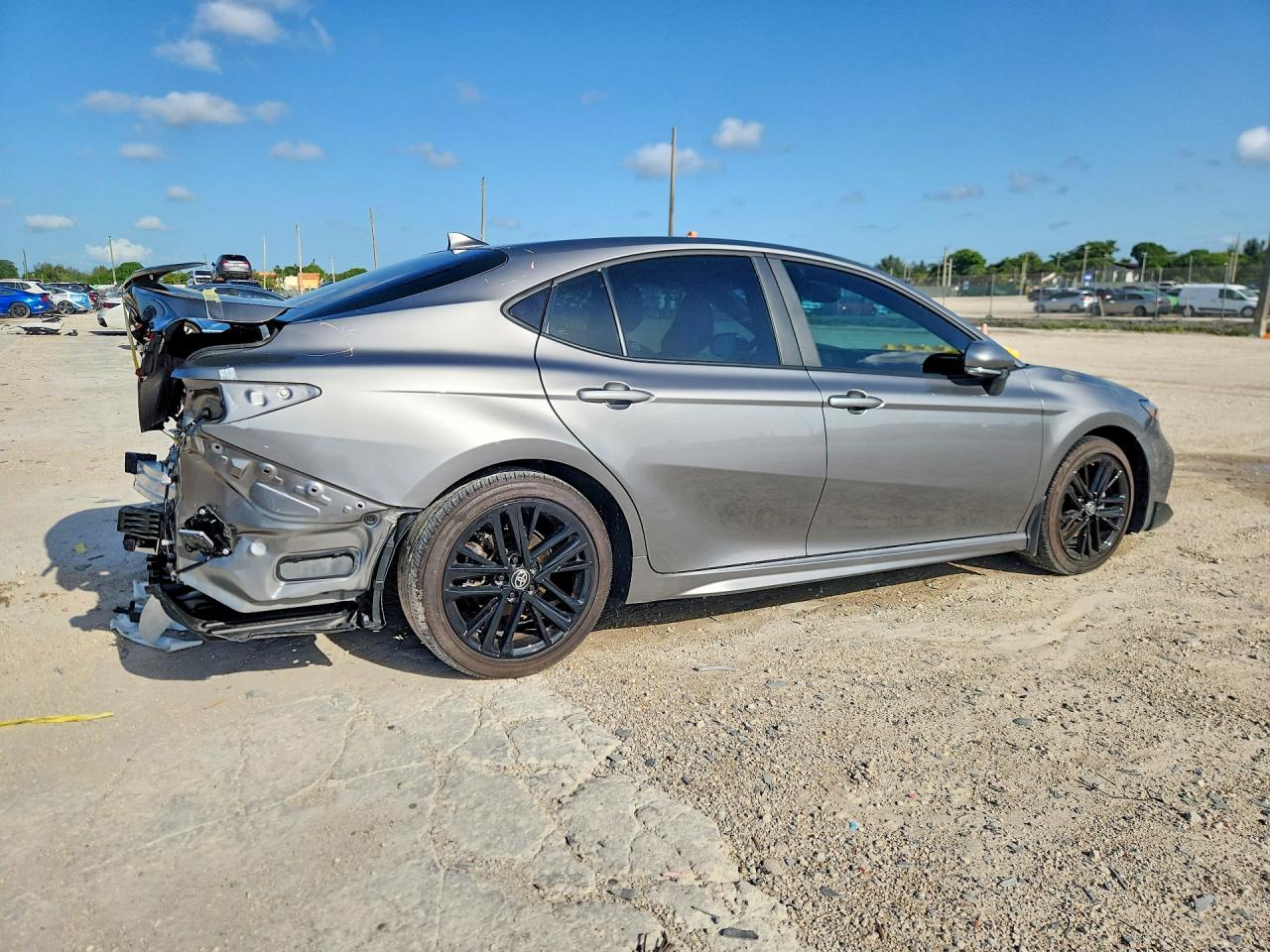 2025 TOYOTA CAMRY SE — снимка 3