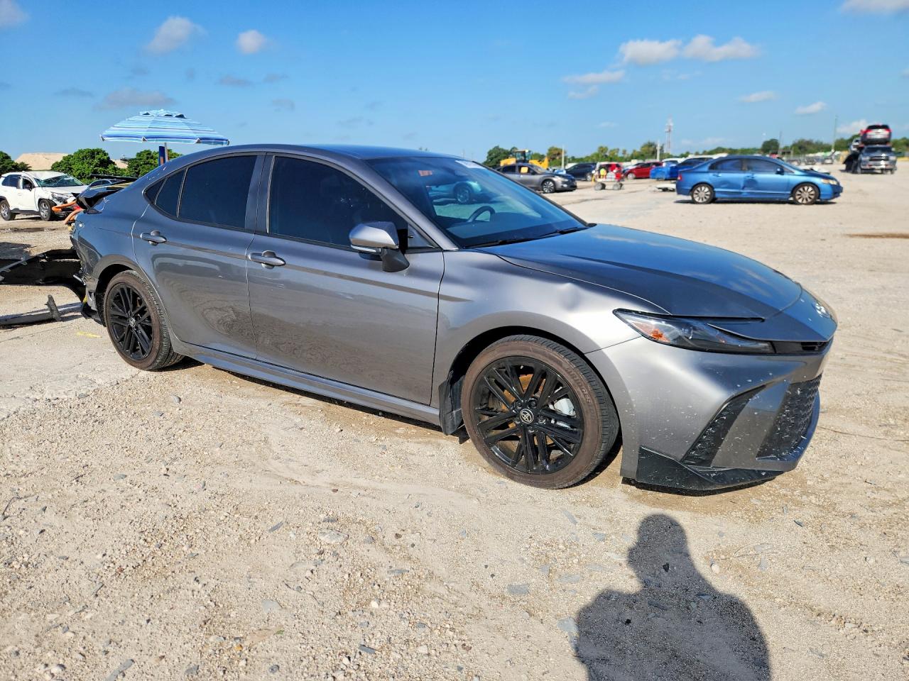 2025 TOYOTA CAMRY SE — снимка 4