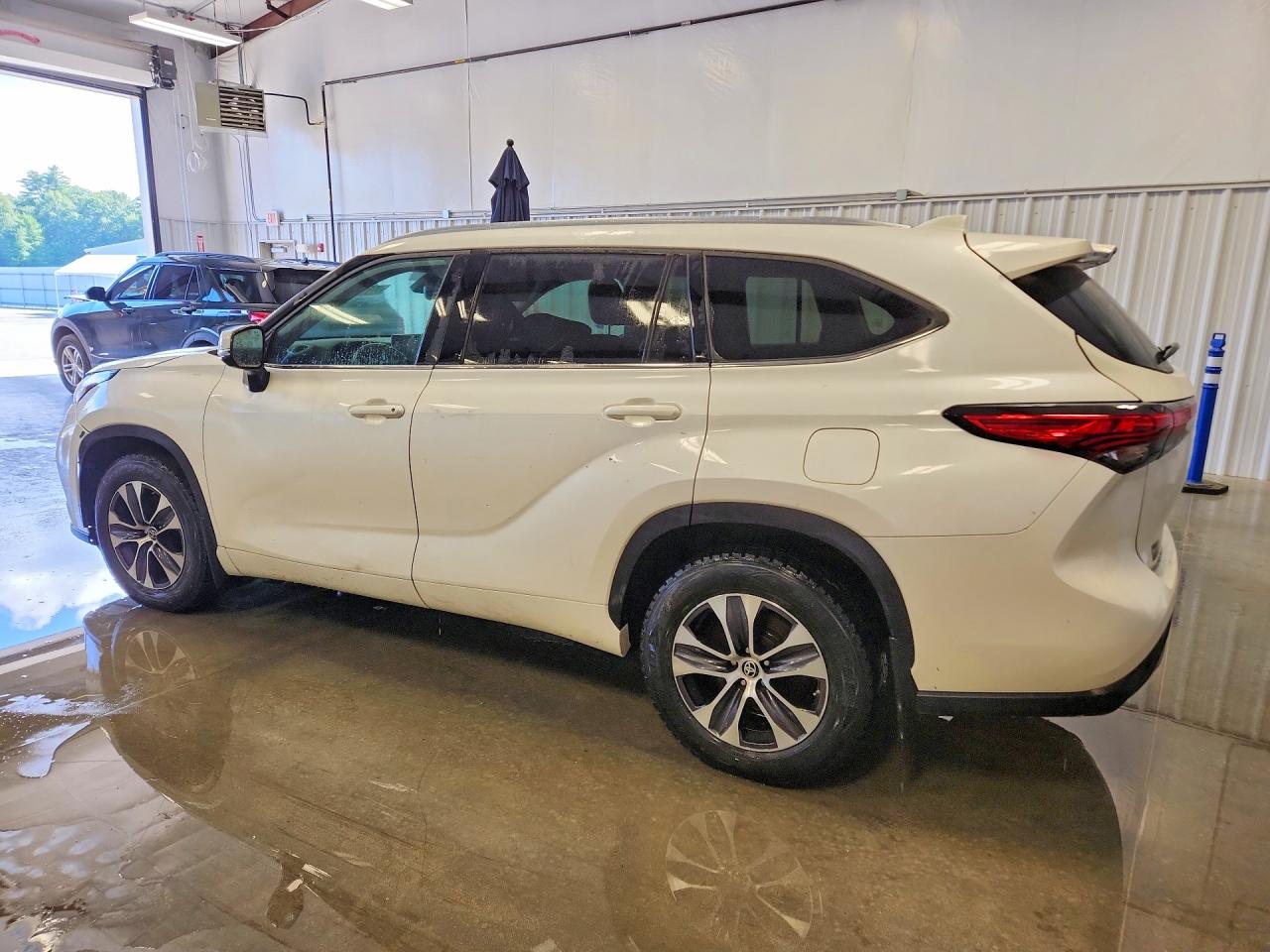 2021 TOYOTA HIGHLANDER XLE — снимка 2