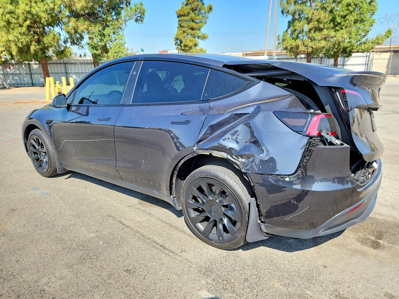 2025 TESLA MODEL Y — снимка 2