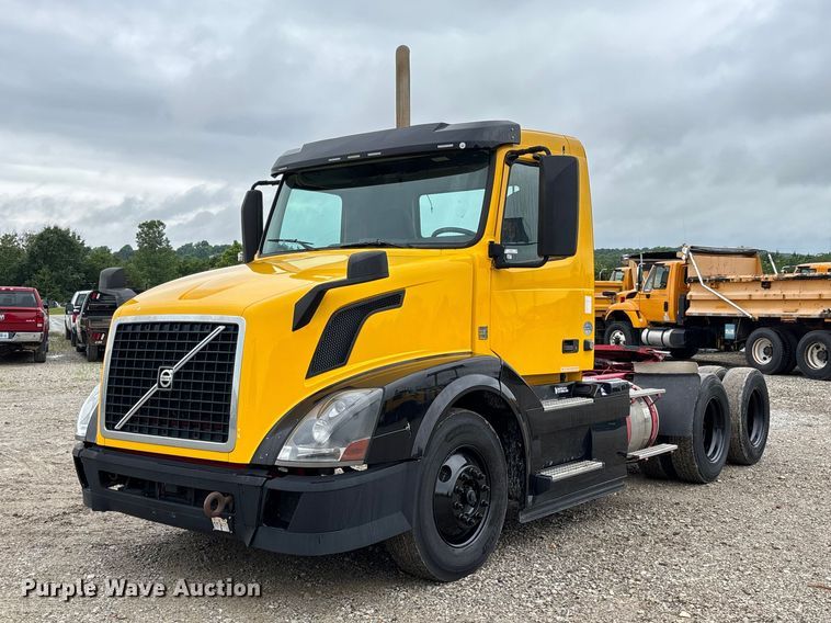 2017 VOLVO VNL