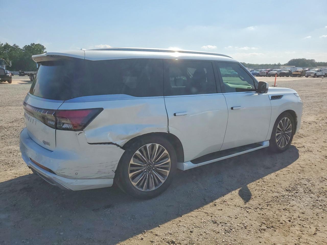 2025 INFINITI QX80 LUXE — снимка 3