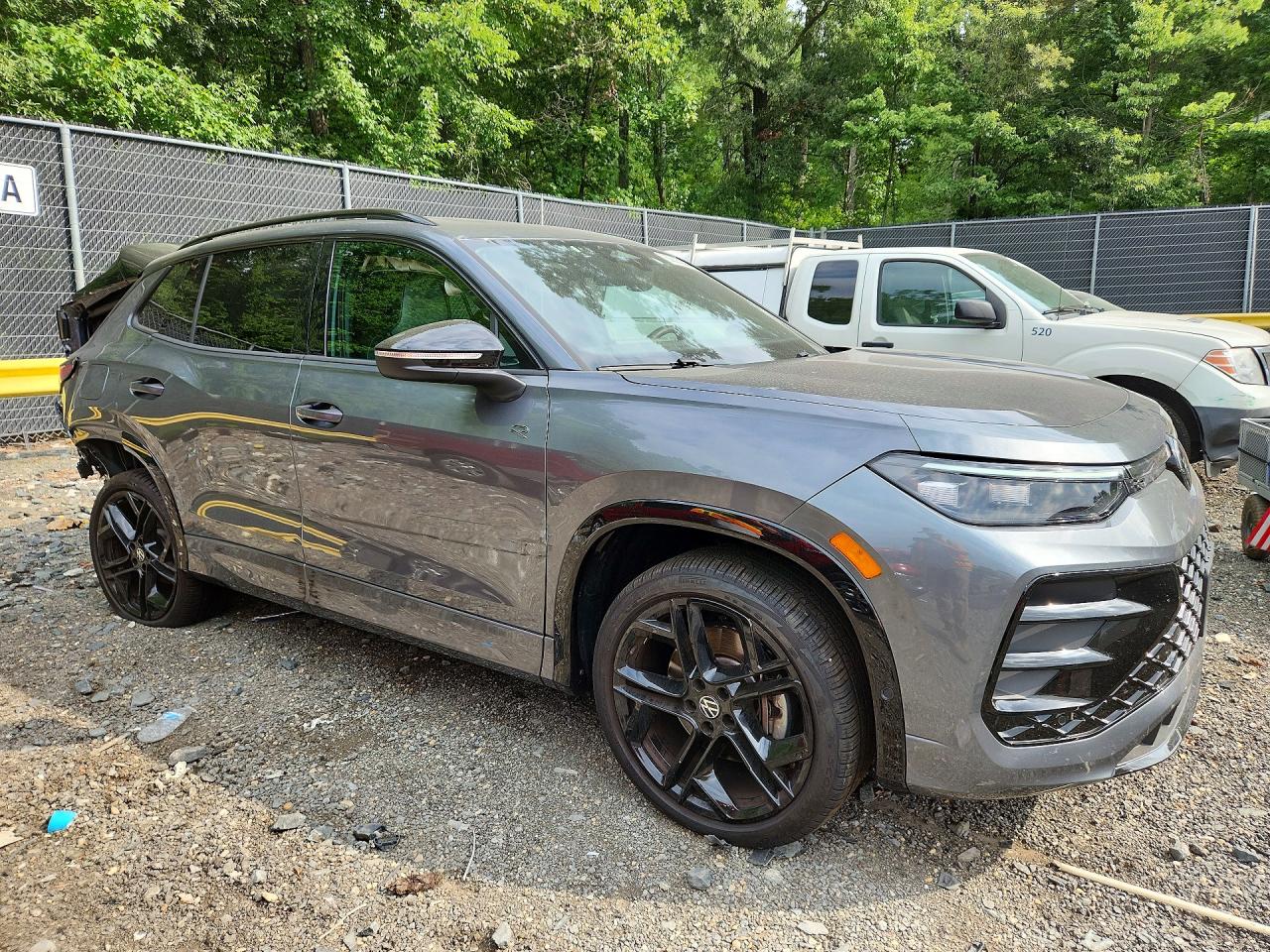 2025 VOLKSWAGEN TIGUAN SE R-LINE BLACK — снимка 4