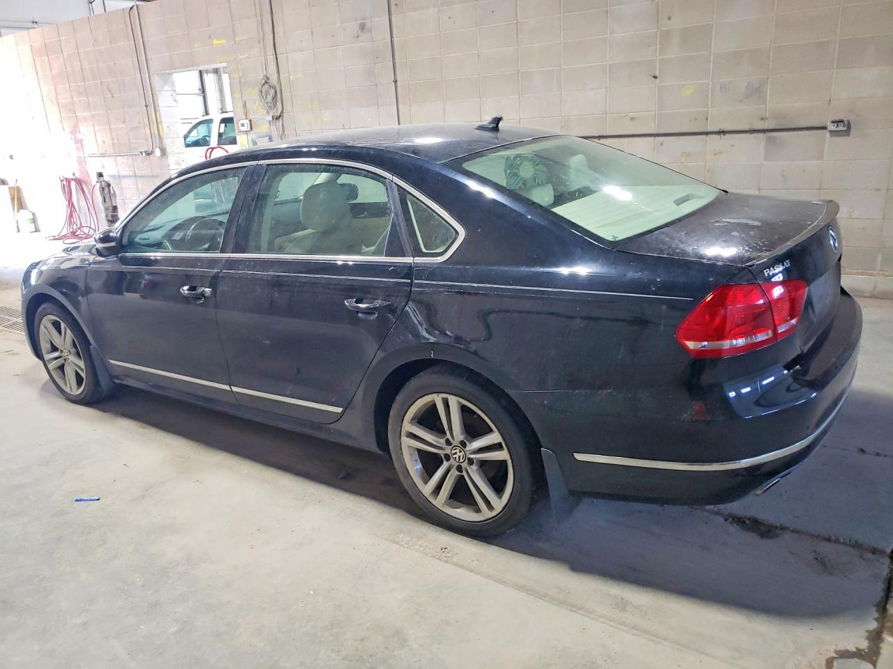 2015 VOLKSWAGEN PASSAT SEL — снимка 2