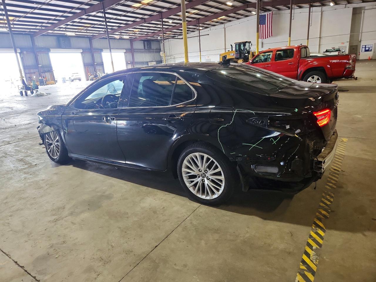 2019 TOYOTA CAMRY XLE — снимка 2