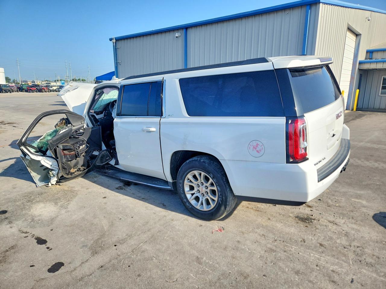 2017 GMC YUKON XL K1500 SLT — снимка 2