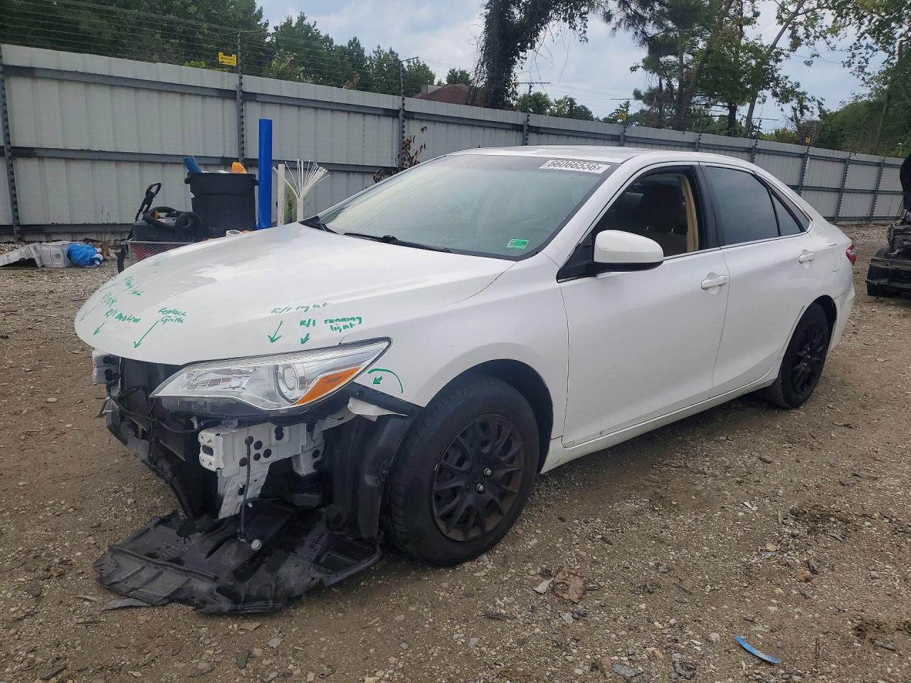 2016 TOYOTA CAMRY LE