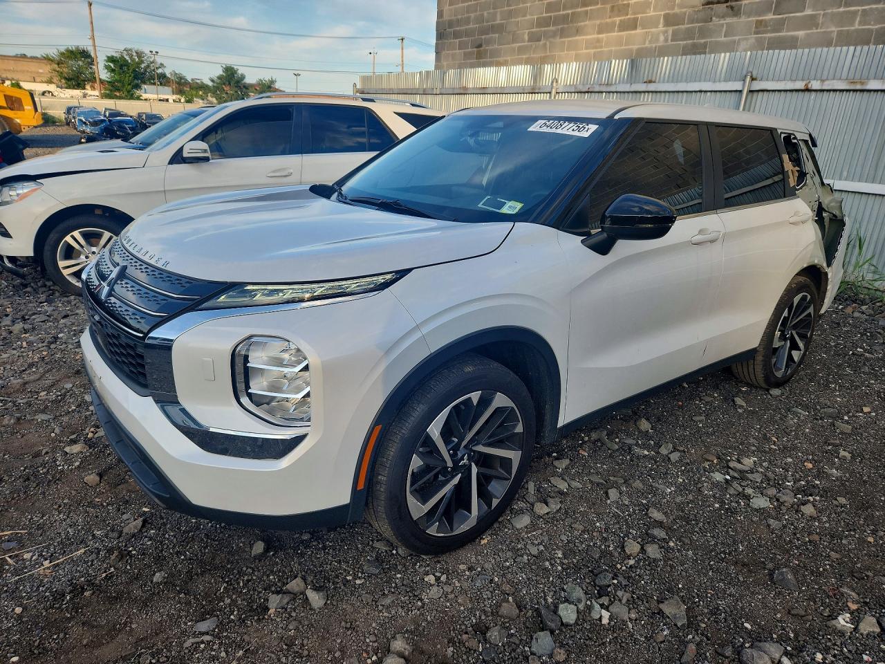 2022 MITSUBISHI OUTLANDER ES