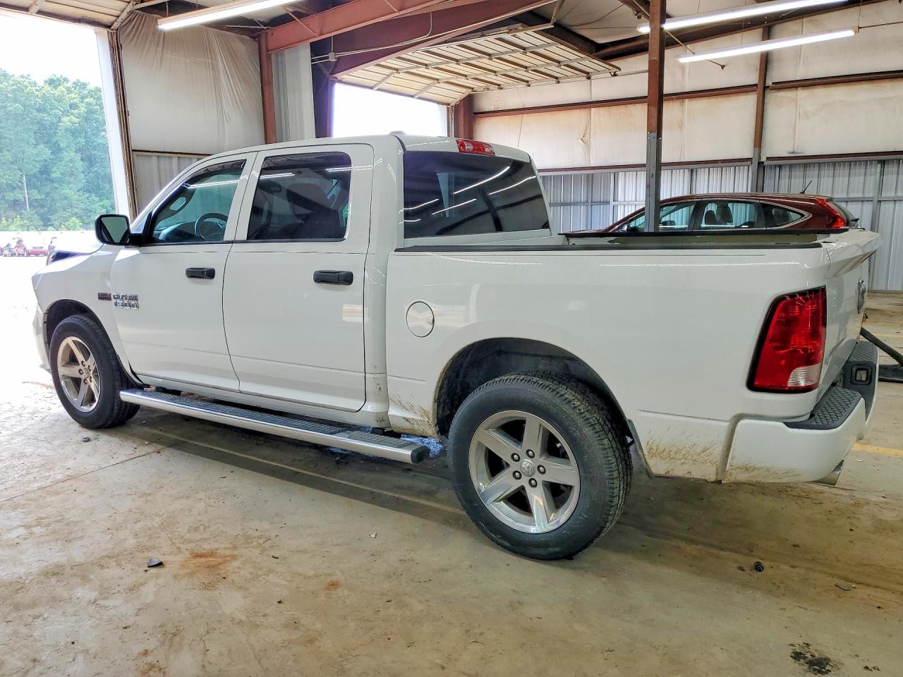 2015 RAM 1500 ST — снимка 2
