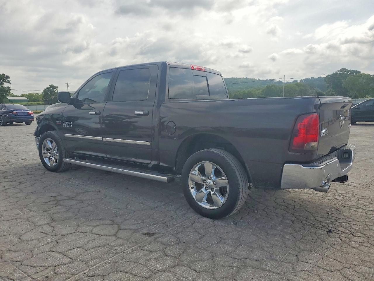 2017 RAM 1500 SLT — снимка 2