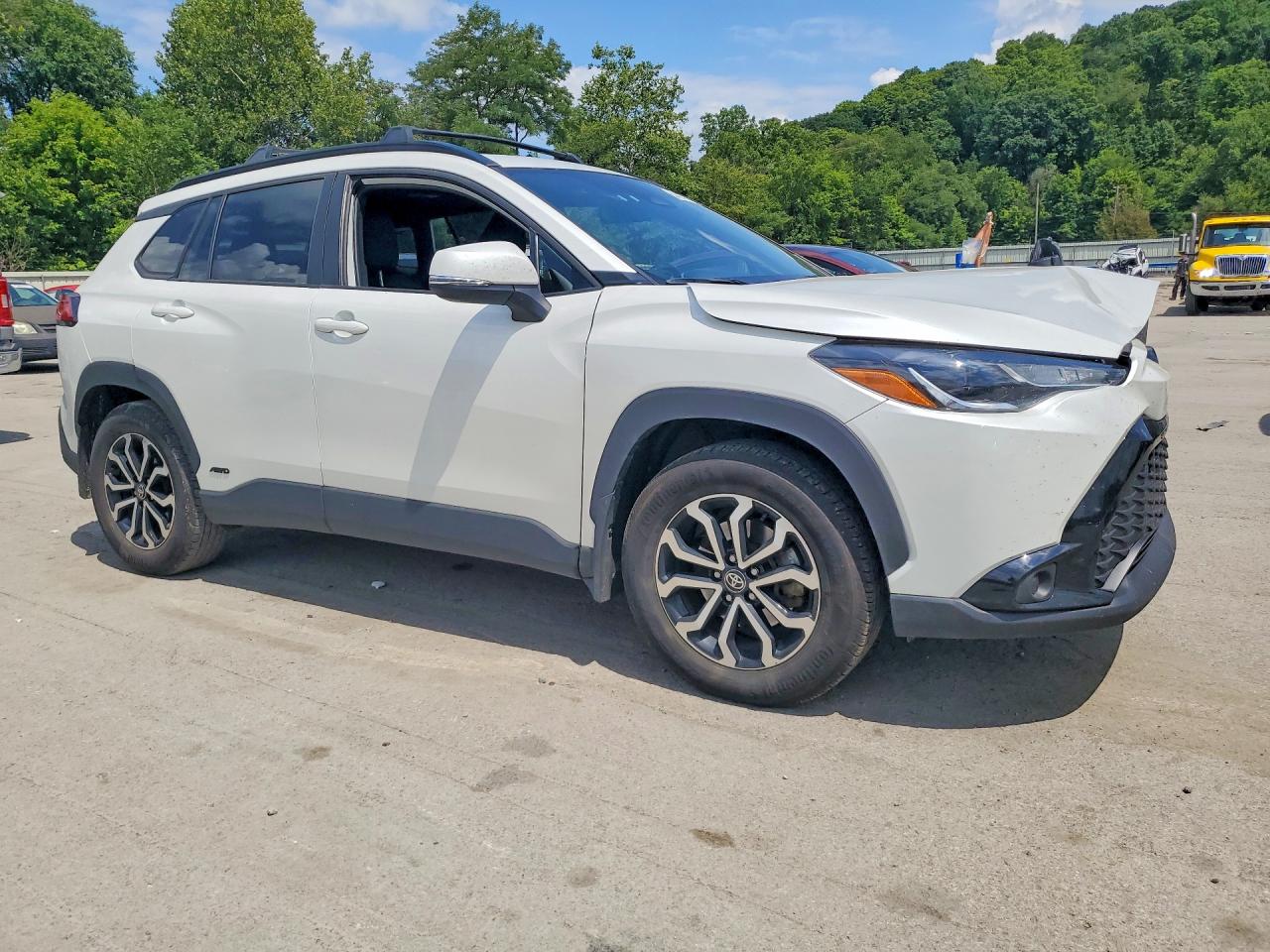 2024 TOYOTA COROLLA CROSS HYBRID SE — снимка 4