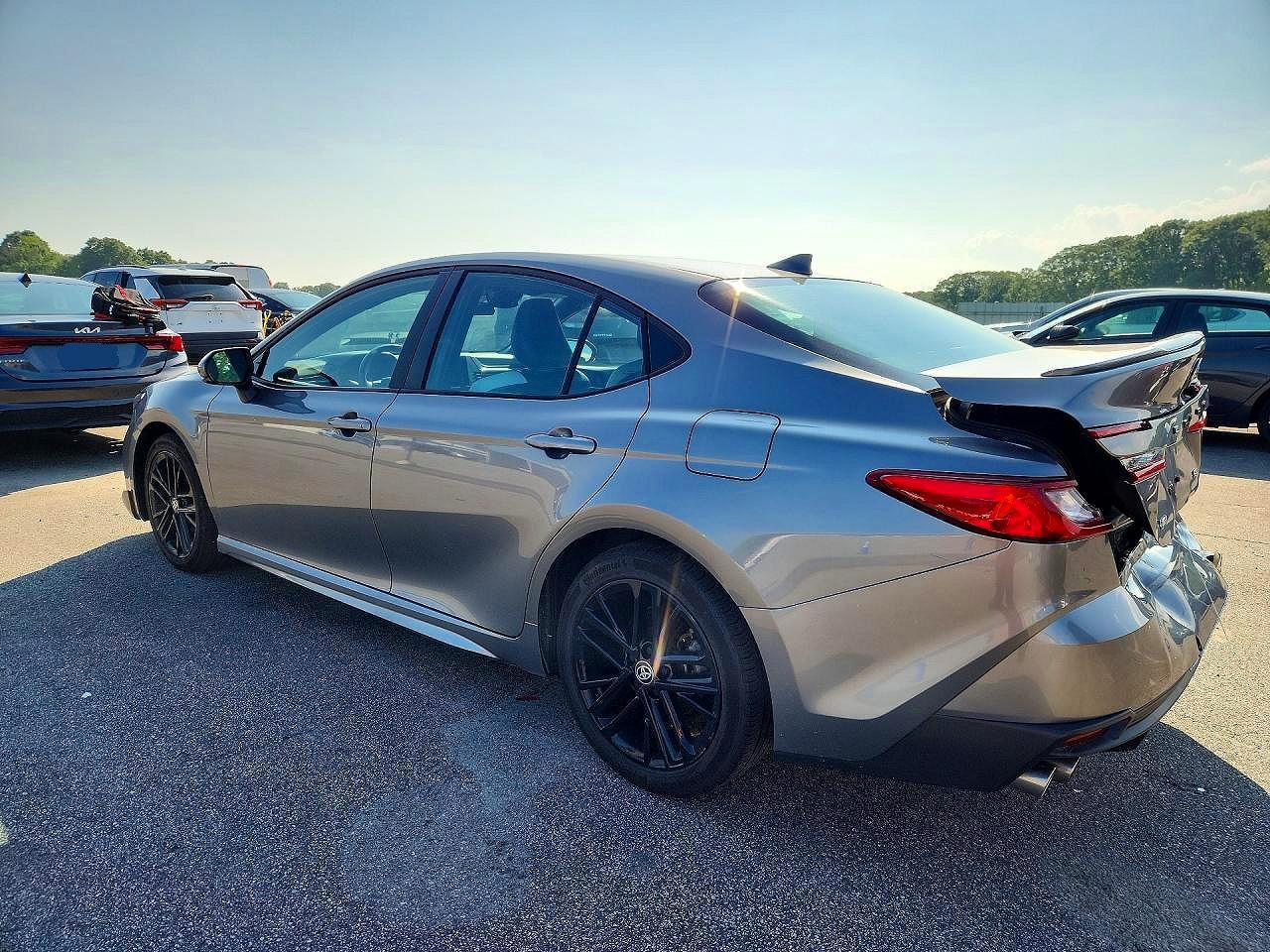 2025 TOYOTA CAMRY SE — снимка 2