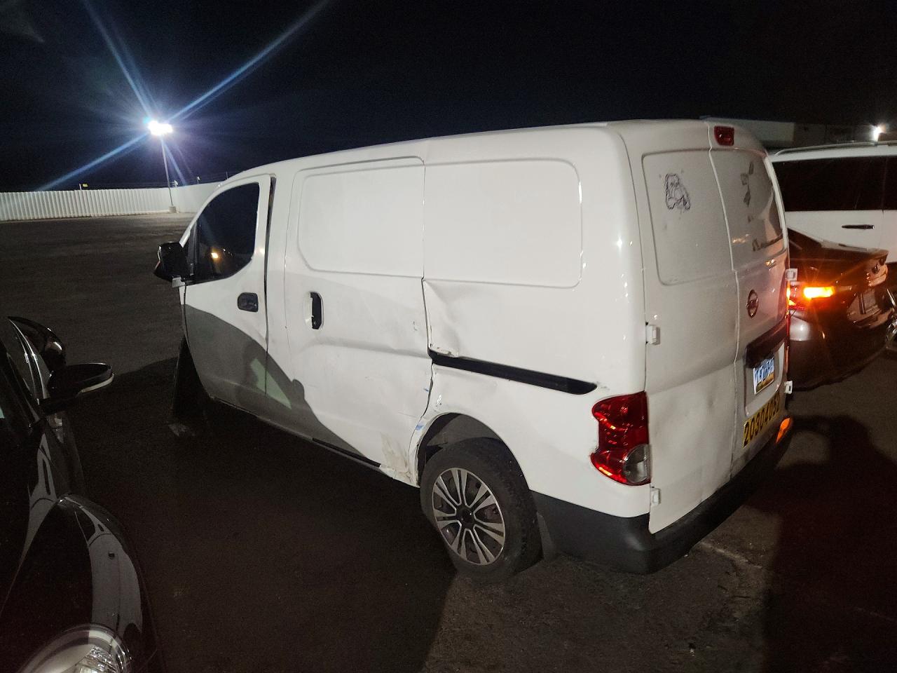 2016 NISSAN NV200 S — снимка 2