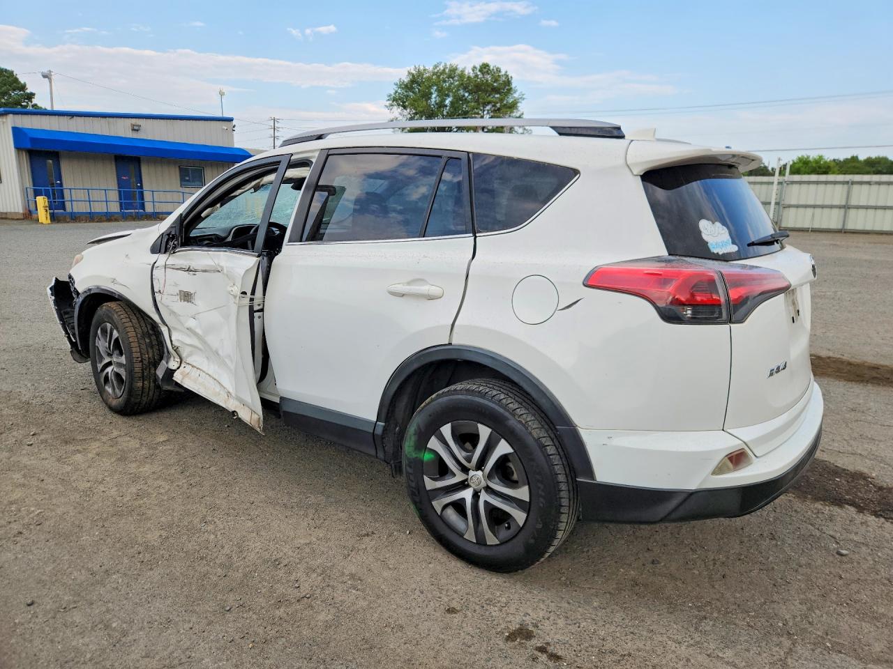 2017 TOYOTA RAV4 LE — снимка 2