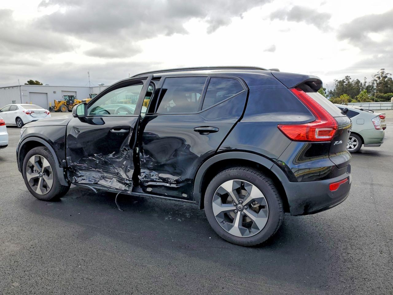 2025 VOLVO XC40 PLUS — снимка 2