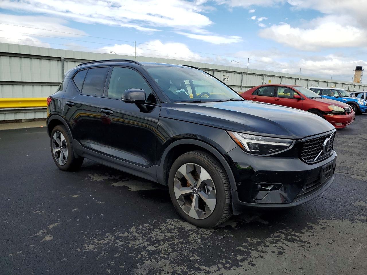 2025 VOLVO XC40 PLUS — снимка 4