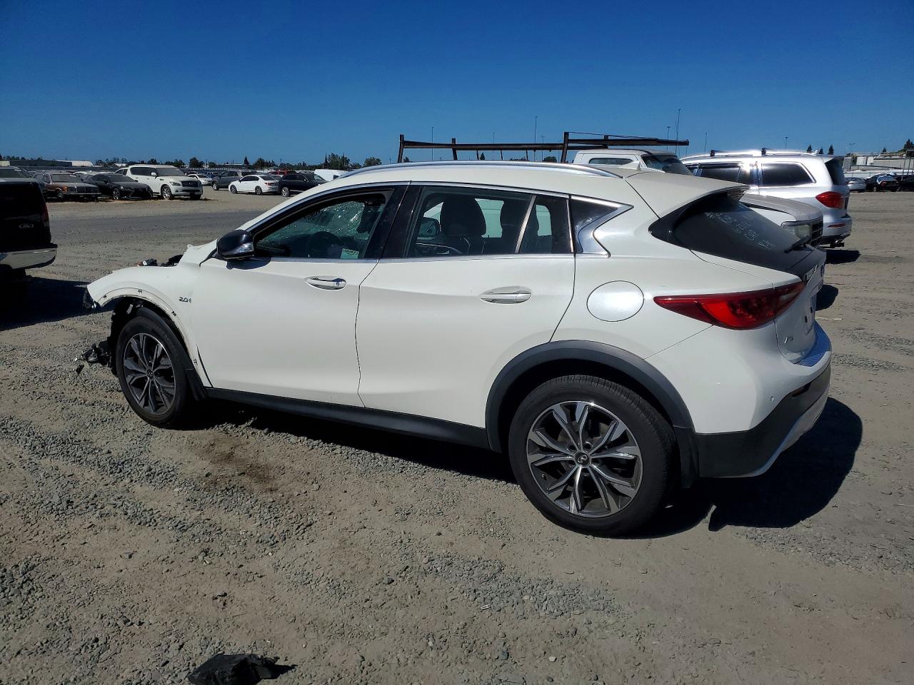 2018 INFINITI QX30 ESSENTIAL — снимка 2