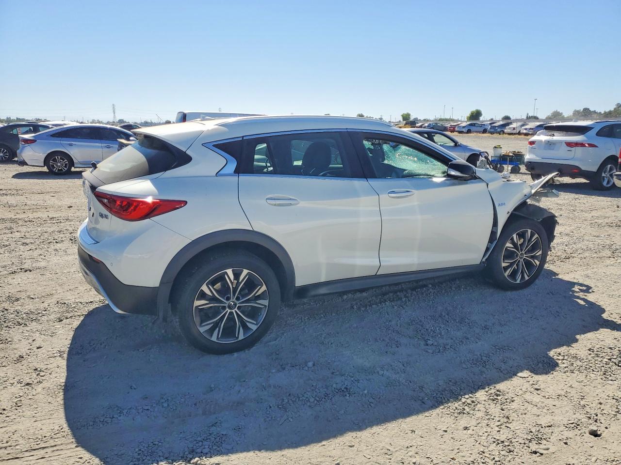 2018 INFINITI QX30 ESSENTIAL — снимка 3