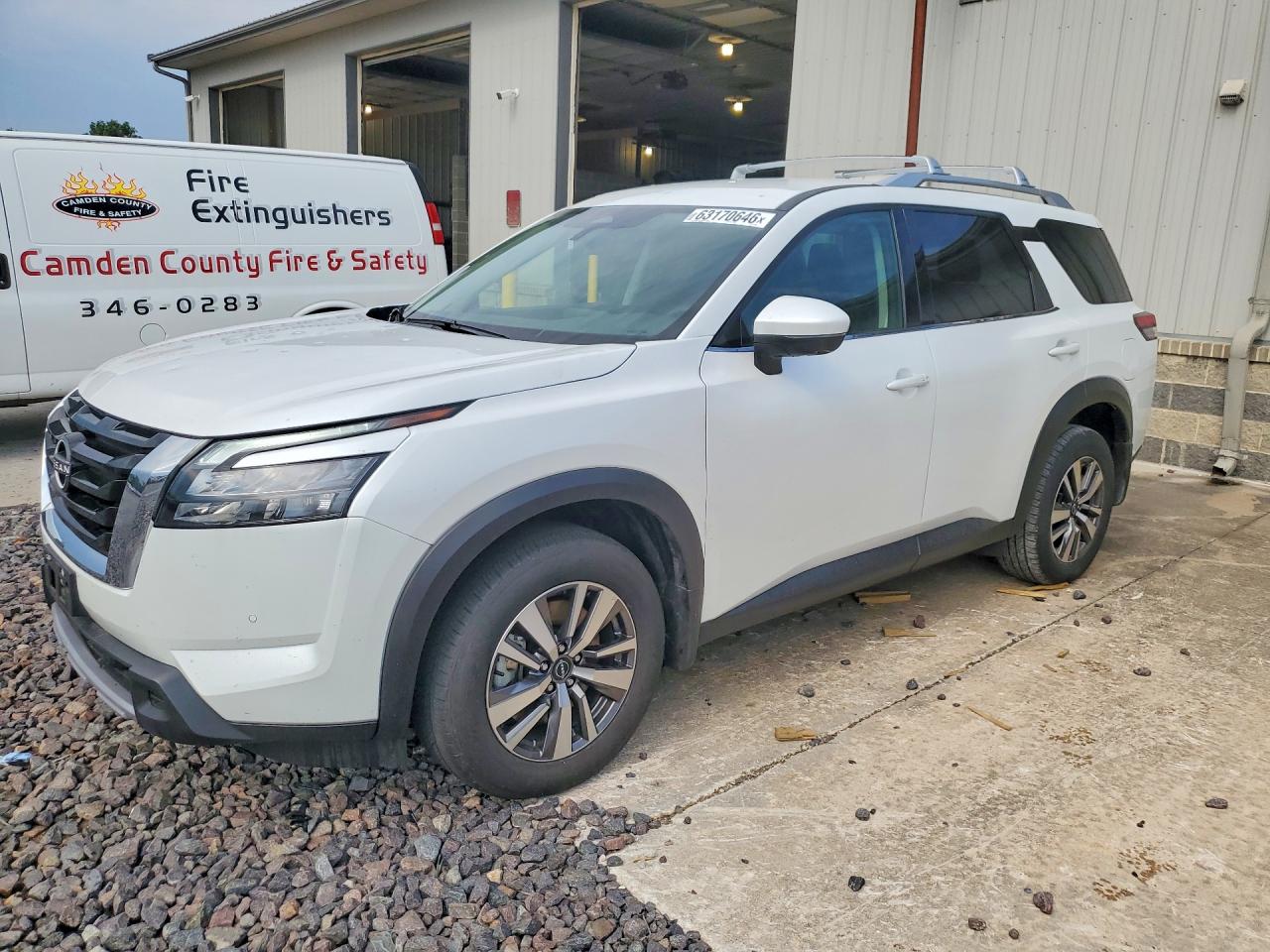 2025 NISSAN PATHFINDER SL