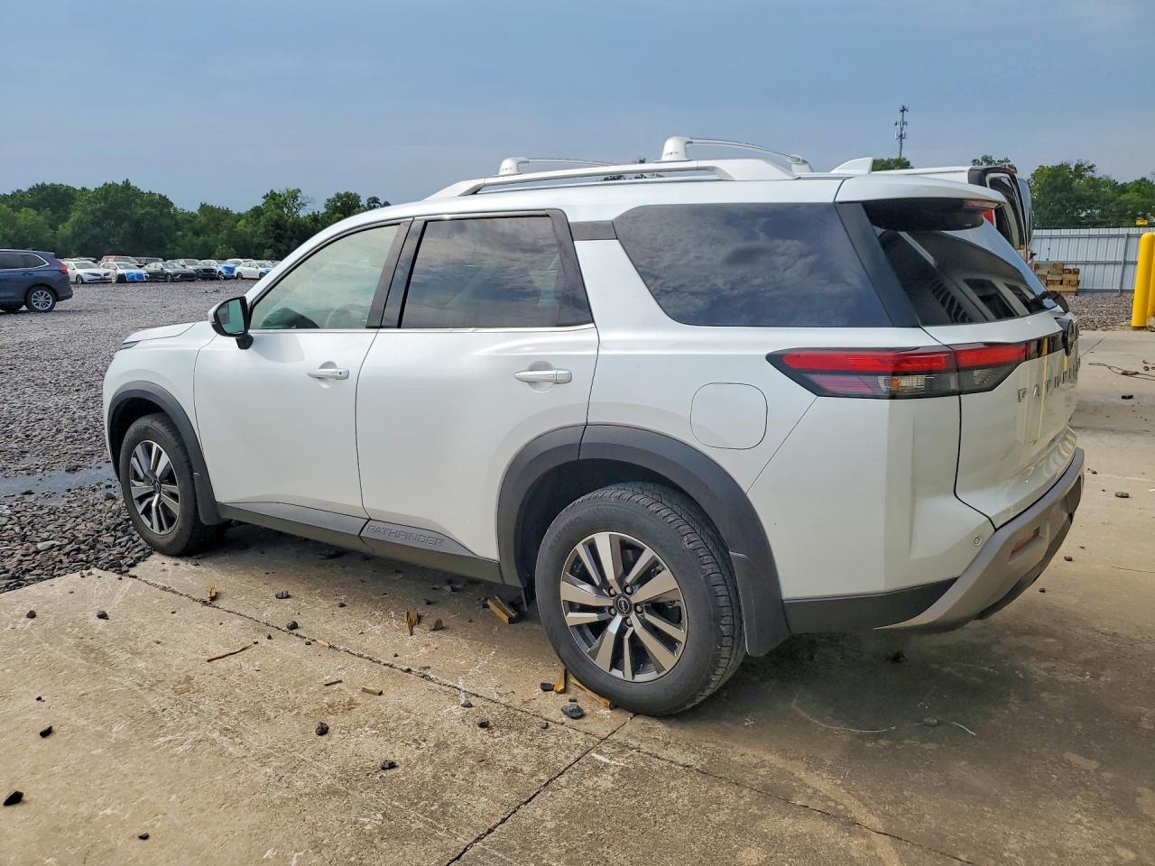 2025 NISSAN PATHFINDER SL — снимка 2