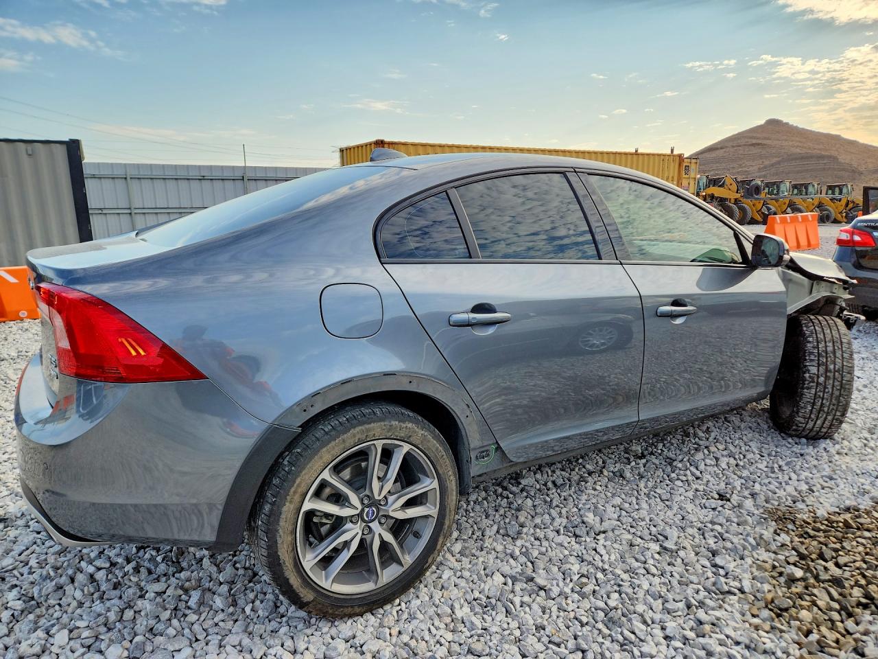 2016 VOLVO S60 CROSS COUNTRY T5 — снимка 3