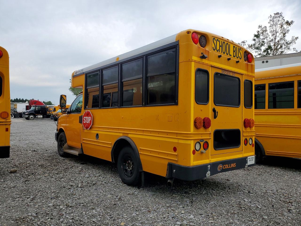 2017 CHEVROLET EXPRESS G3500 — снимка 2