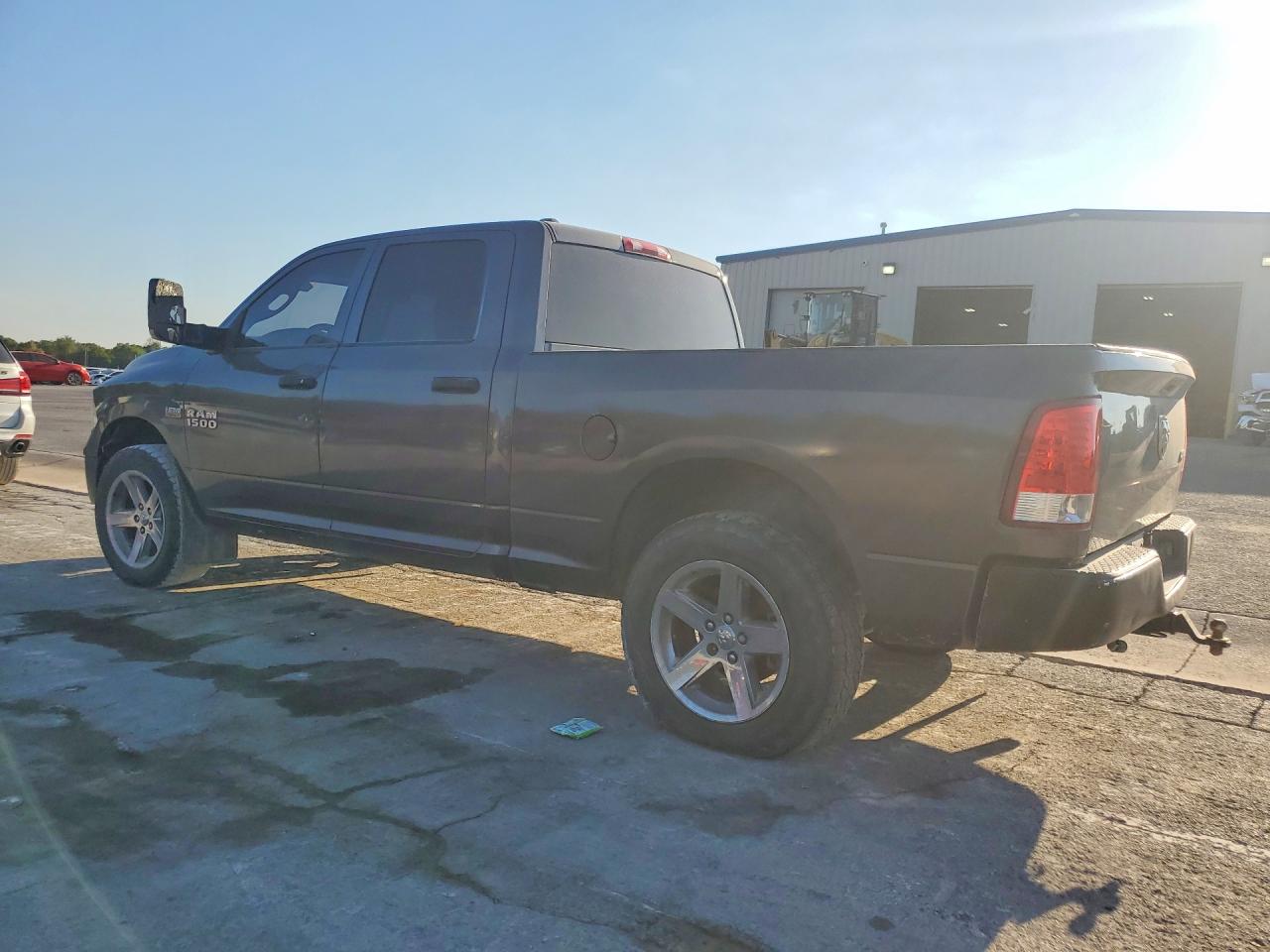 2015 RAM 1500 ST — снимка 2