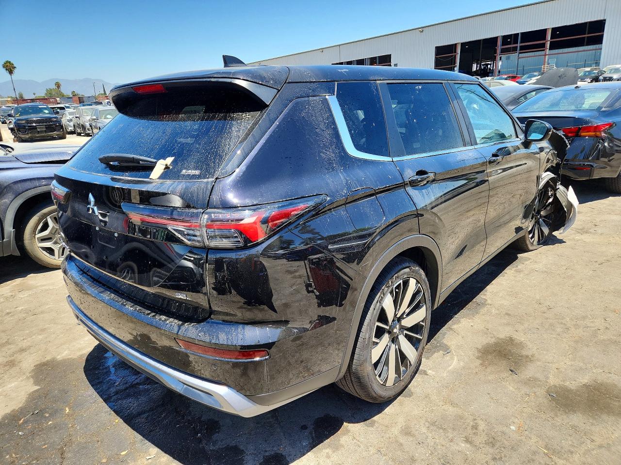 2025 MITSUBISHI OUTLANDER SE — снимка 3