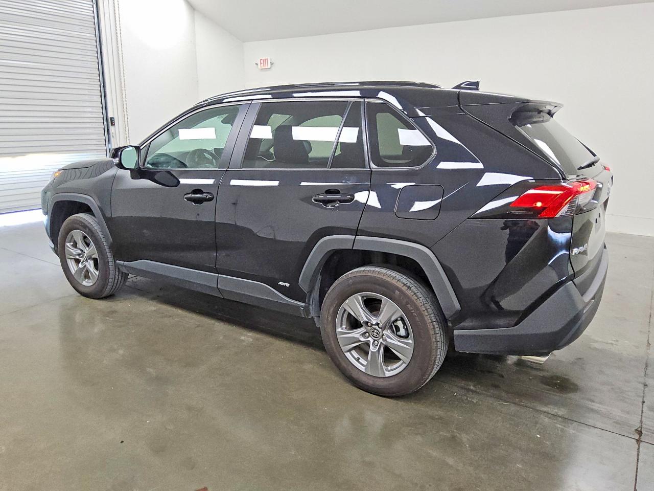2024 TOYOTA RAV4 HYBRID XLE — снимка 2