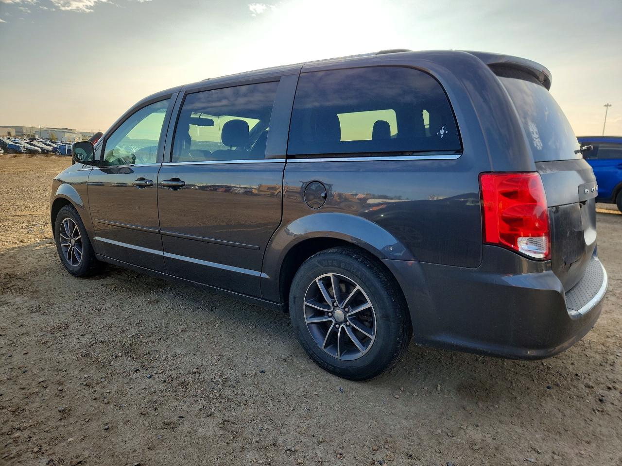2017 DODGE GRAND CARAVAN SE — снимка 2