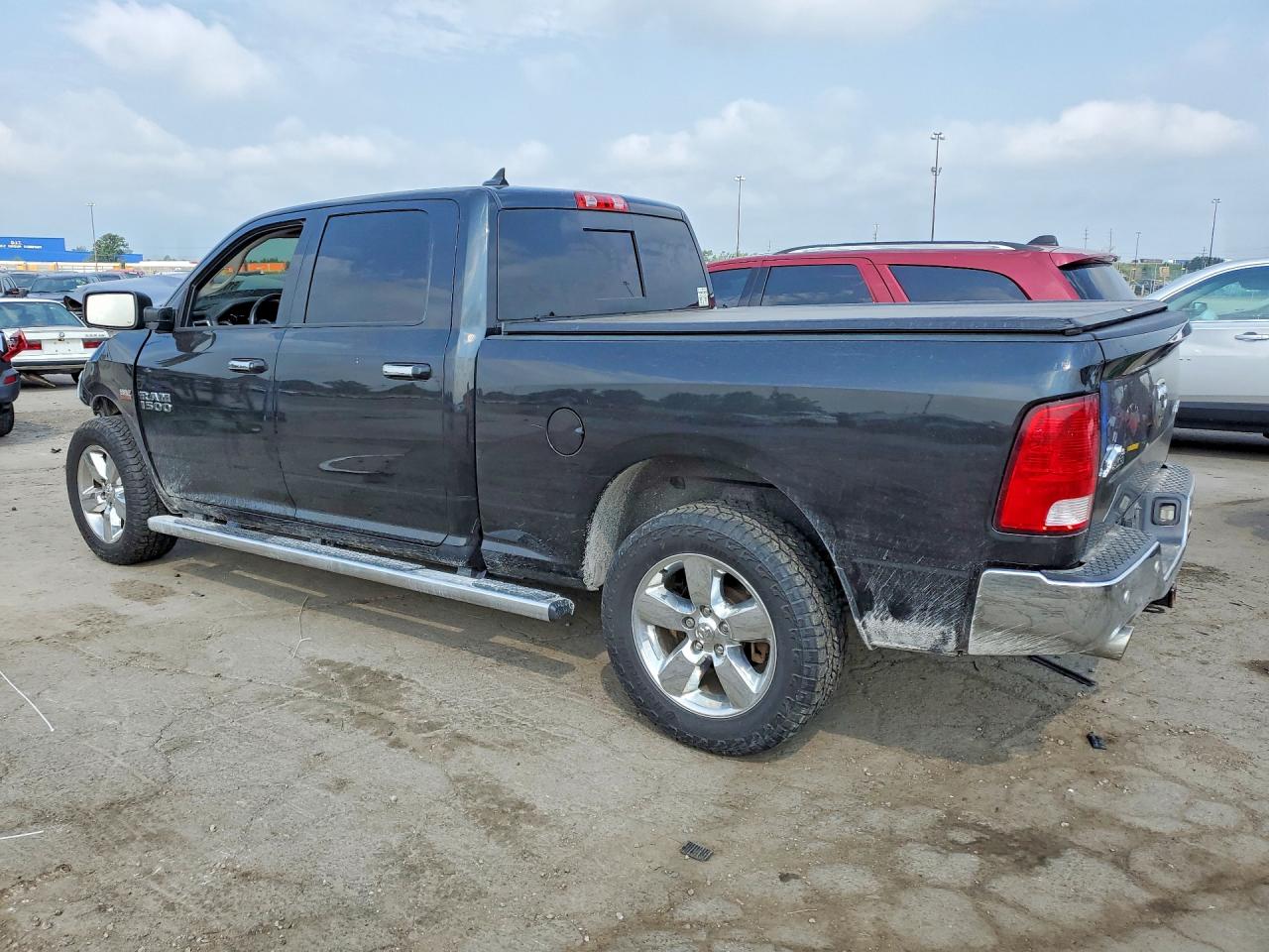 2017 RAM 1500 SLT — снимка 2