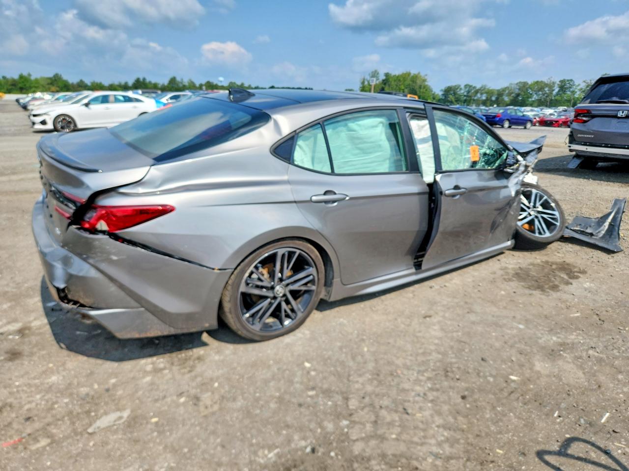 2025 TOYOTA CAMRY XSE — снимка 3
