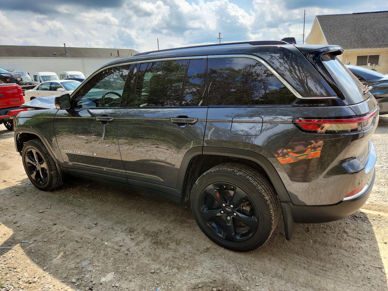 2023 JEEP GRAND CHEROKEE LIMITED — снимка 2