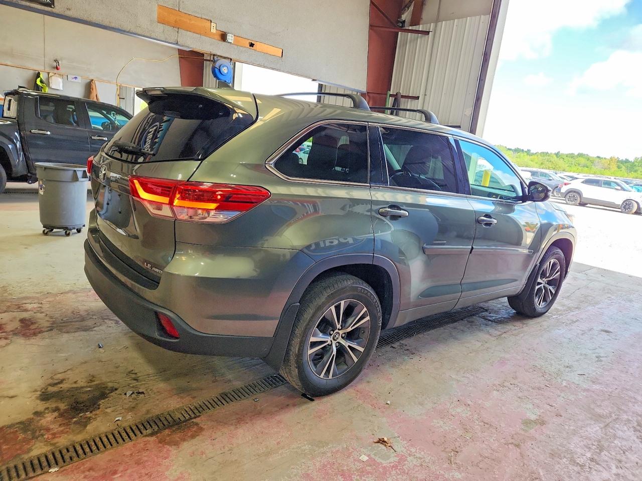 2017 TOYOTA HIGHLANDER LE PLUS — снимка 3