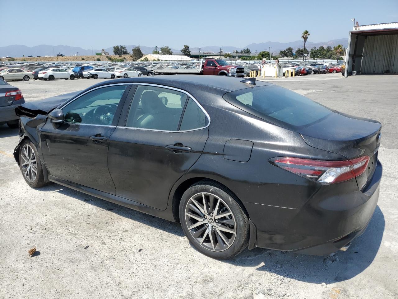 2024 TOYOTA CAMRY XLE — снимка 2