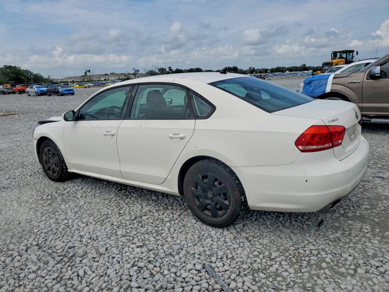 2015 VOLKSWAGEN PASSAT S — снимка 2