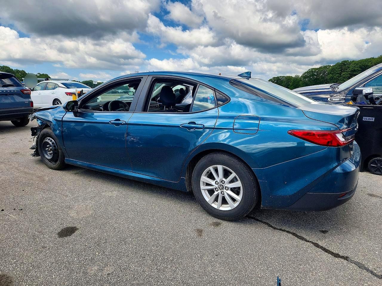 2025 TOYOTA CAMRY LE — снимка 2