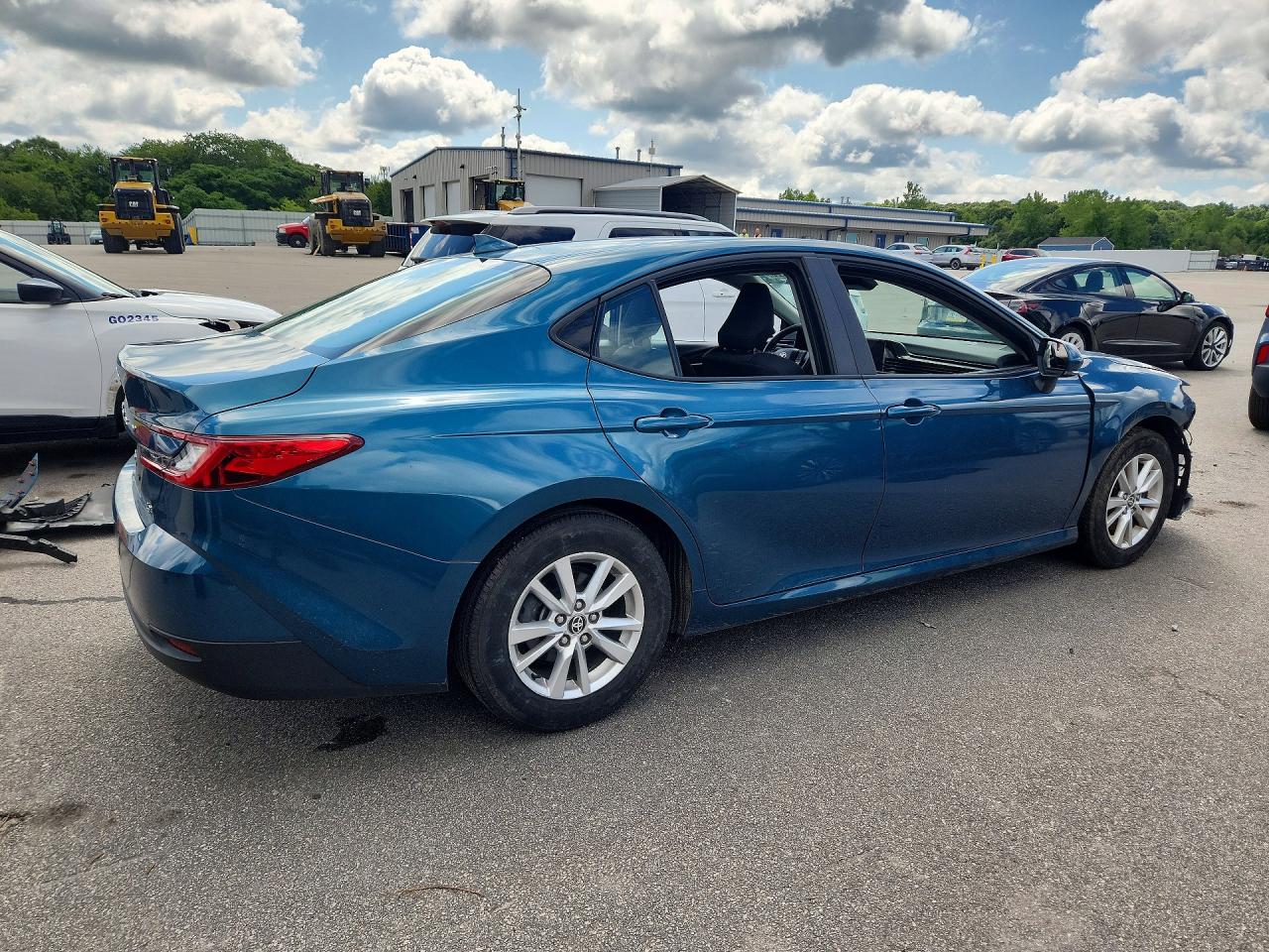 2025 TOYOTA CAMRY LE — снимка 3