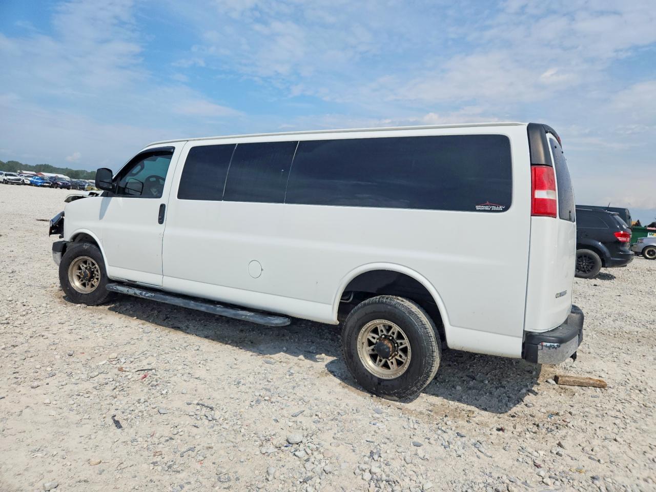 2017 CHEVROLET EXPRESS G3500 LT — снимка 2