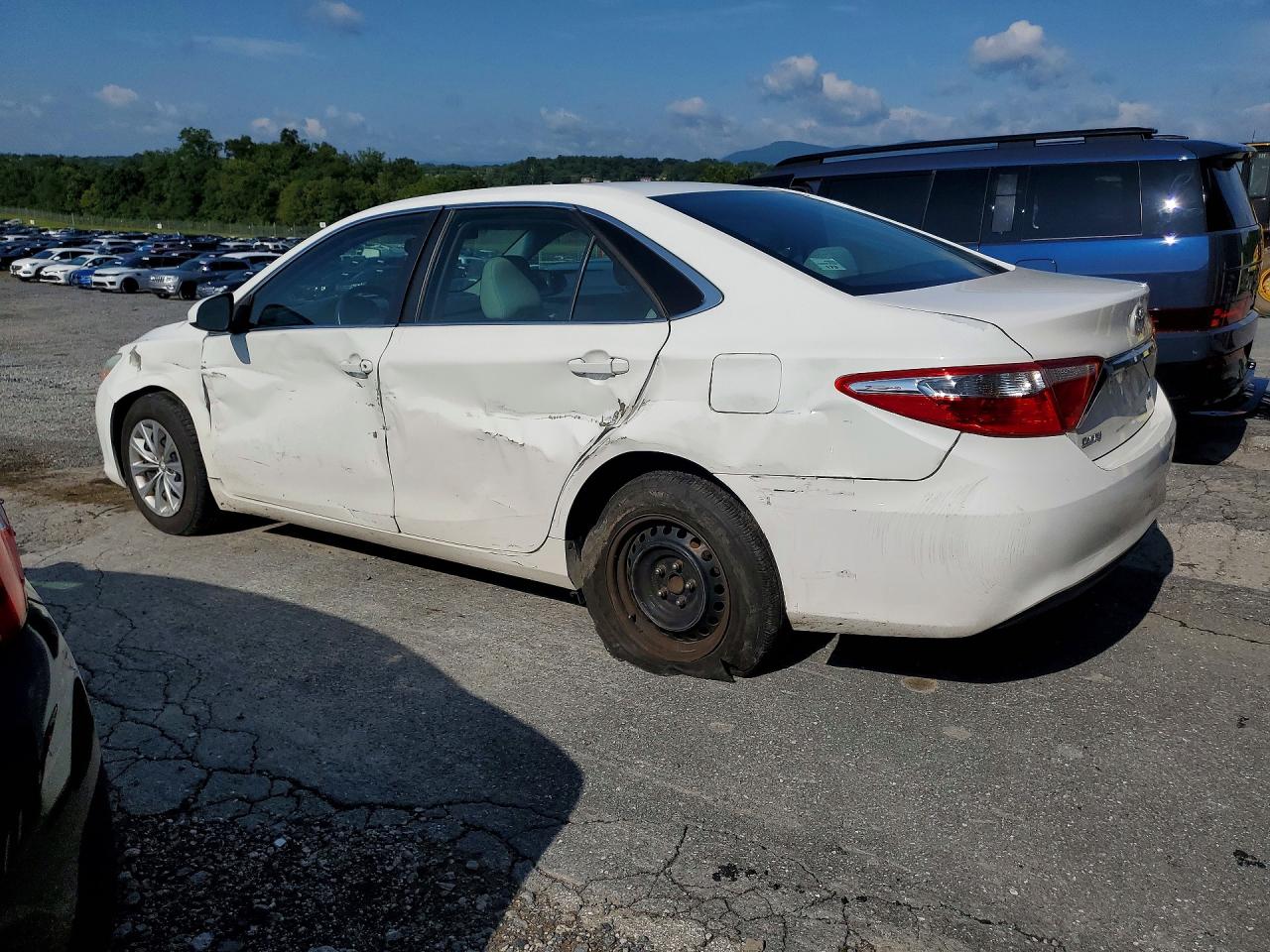 2016 TOYOTA CAMRY LE — снимка 2