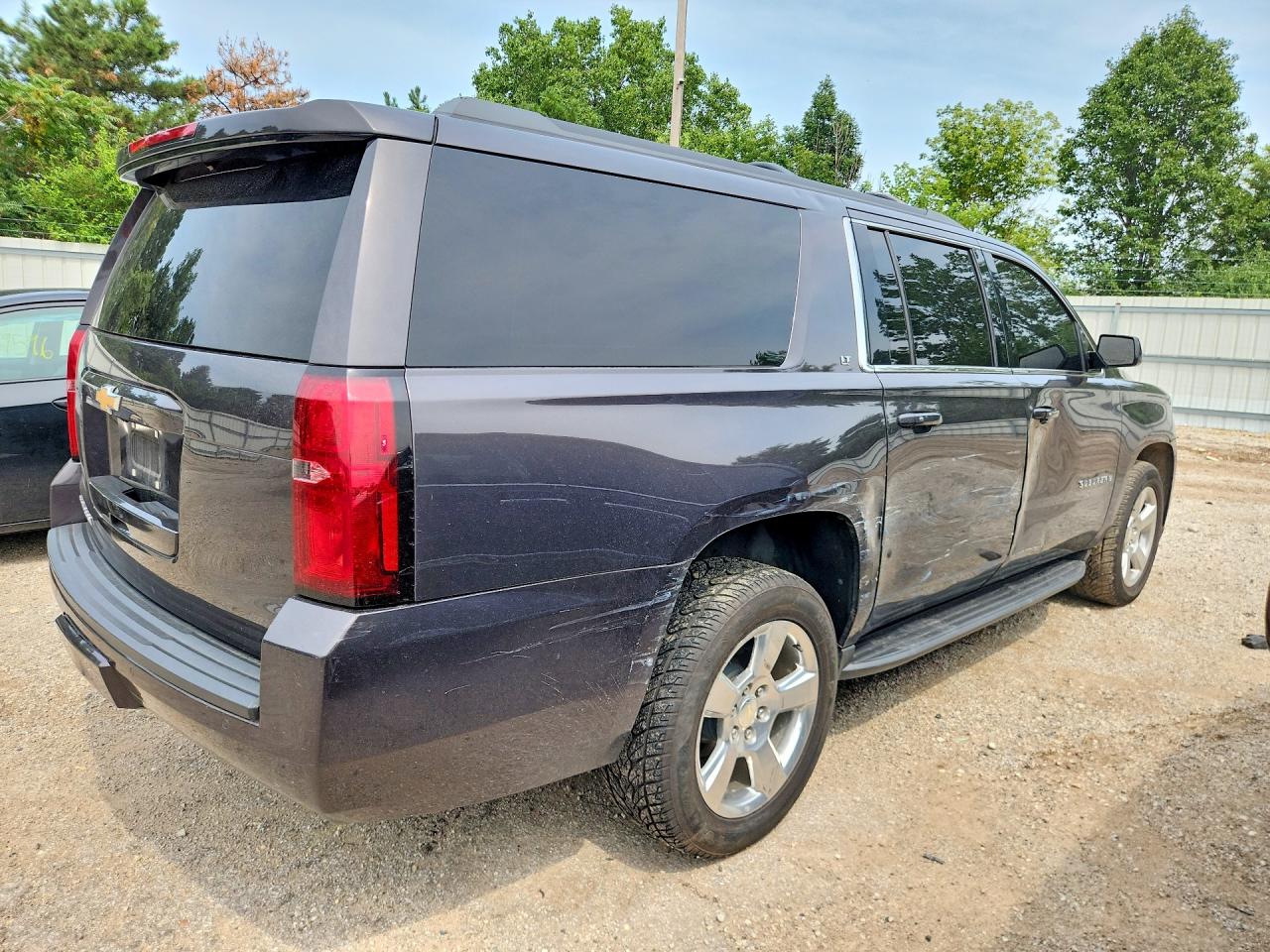 2017 CHEVROLET SUBURBAN K1500 LT — снимка 3