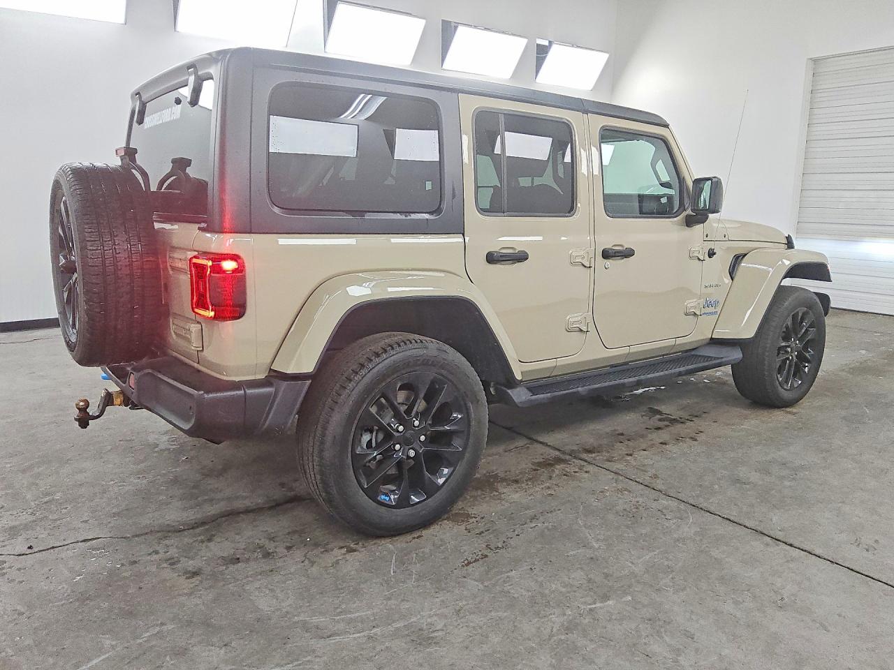 2022 JEEP WRANGLER UNLIMITED SAHARA 4XE — снимка 3