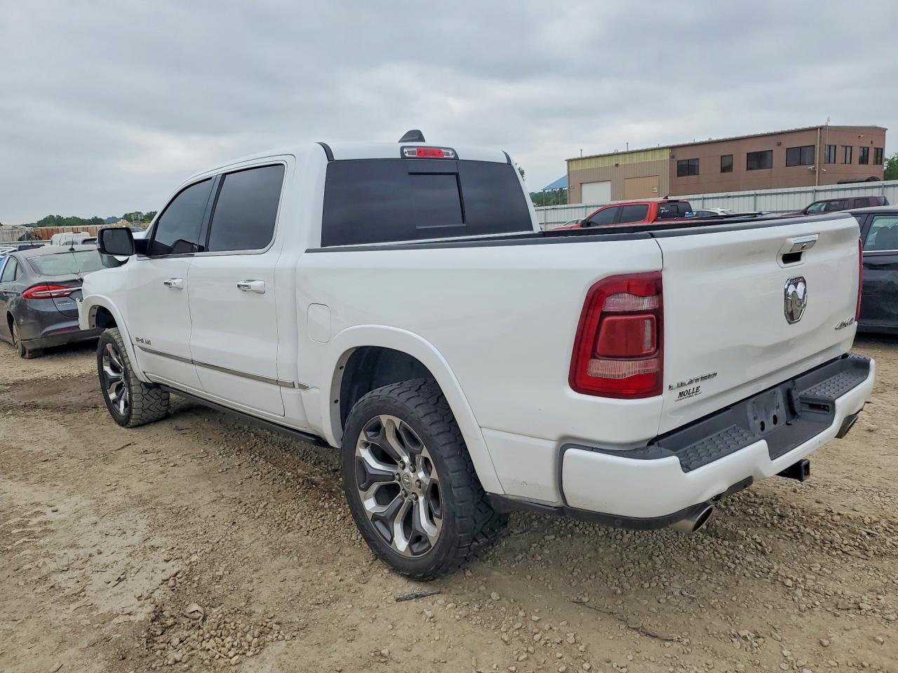 2019 RAM 1500 LIMITED — снимка 2