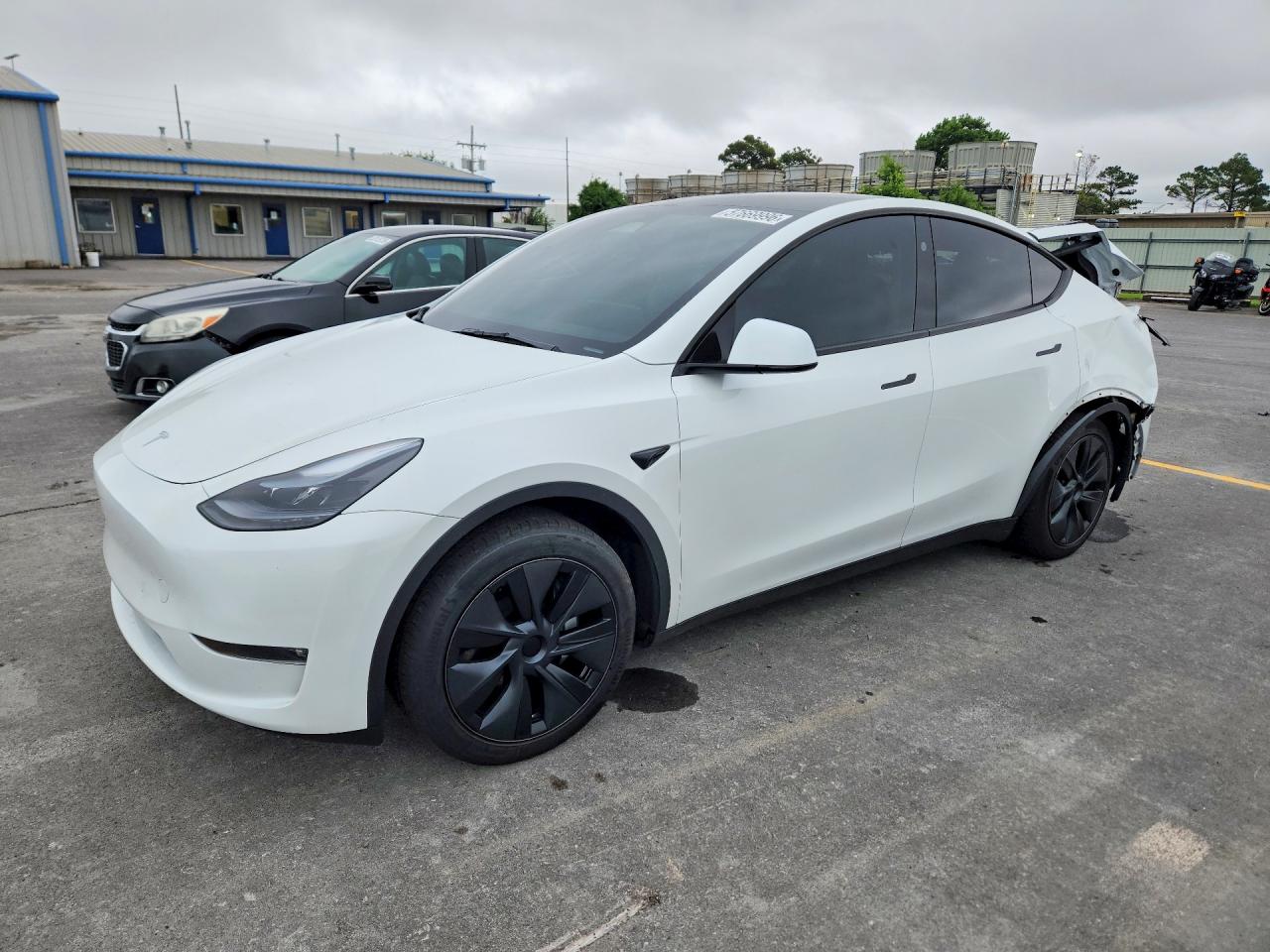 2025 TESLA MODEL Y