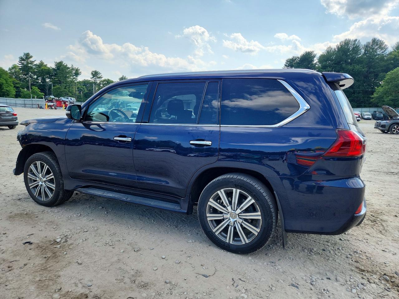 2017 LEXUS LX 570 — снимка 2