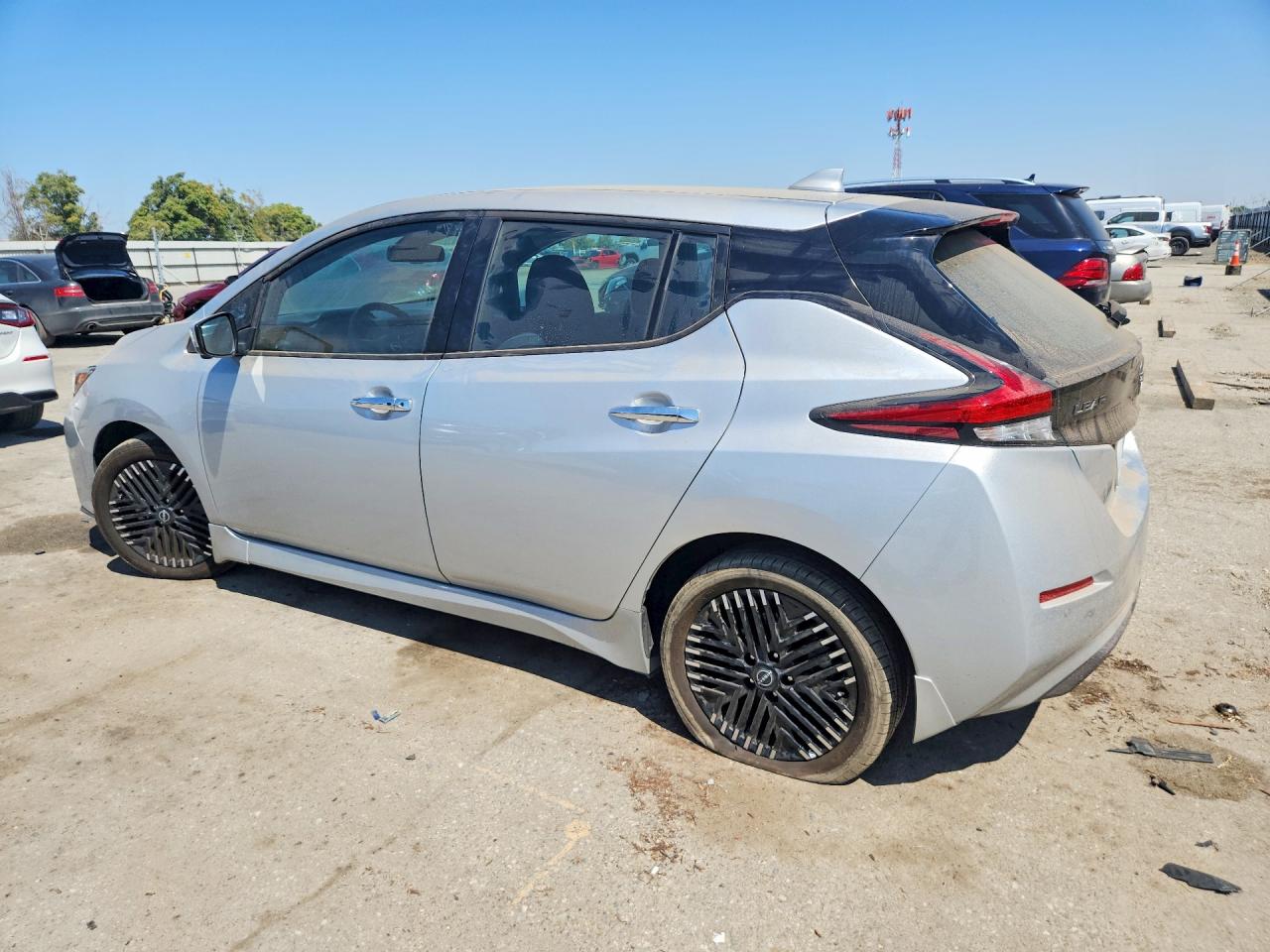 2025 NISSAN LEAF SV PLUS — снимка 2