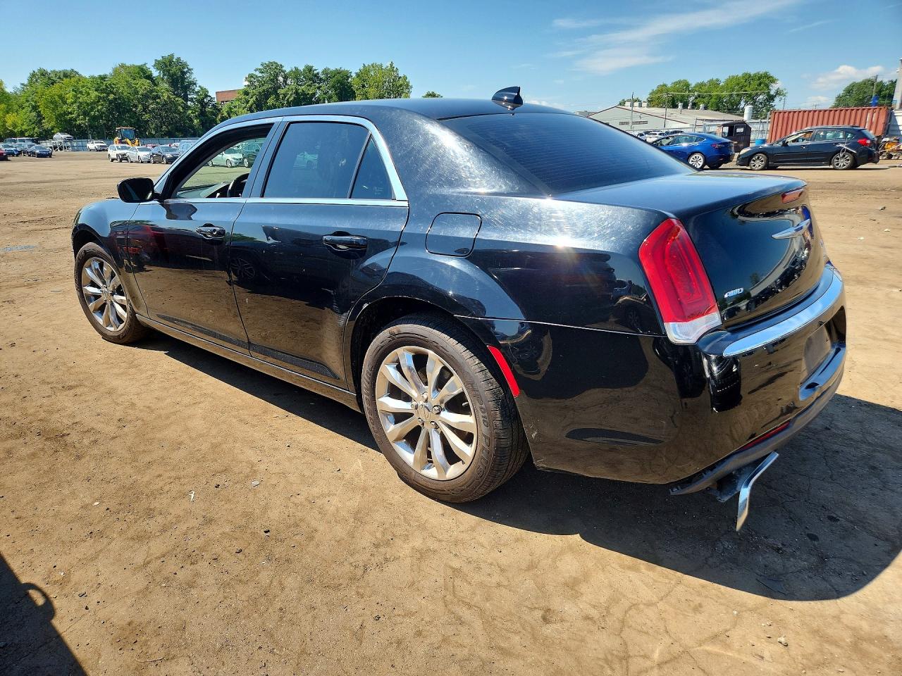2015 CHRYSLER 300 LIMITED — снимка 2